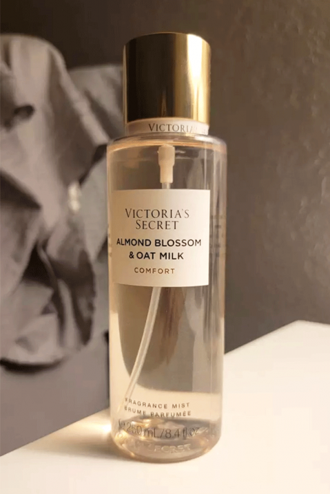 Parfemisani sprej za telo Victoria's Secret Almond Blossom & Oat Milk 250 mlIVET.RS - Nova Kolekcija