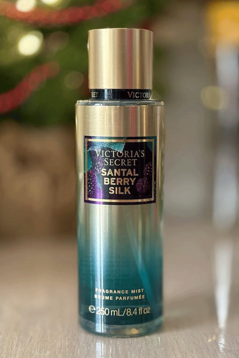 Parfemisani sprej za telo Victoria's Secret Santal Berry Silk 250 mlIVET.RS - Nova Kolekcija